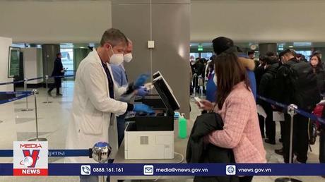 Tranh cãi về xét nghiệm COVID-19 với du khách từ Trung Quốc