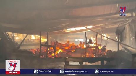 Cháy lớn tại cơ sở chế biến gỗ ở Đồng Nai