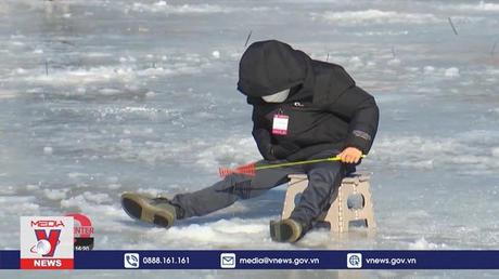 Đặc sắc lễ hội câu cá trên băng nổi tiếng ở Hàn Quốc