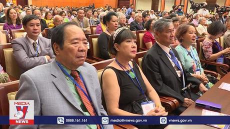 Hơn 1.000 kiều bào họp mặt mừng Xuân Quý Mão