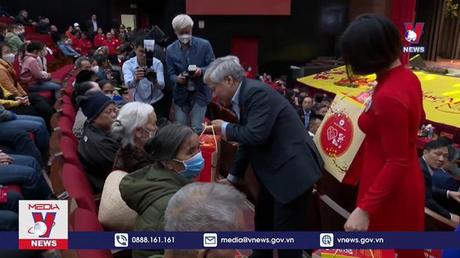 Trao quà Tết Nhân ái cho người có hoàn cảnh khó khăn