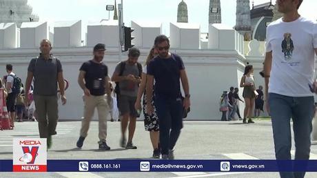 Thái Lan áp dụng trở lại quy định tiêm phòng COVID-19 với khách du lịch