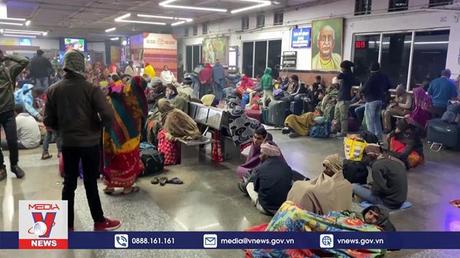 Sương mù dày đặc cản trở giao thông ở thủ đô Ấn Độ