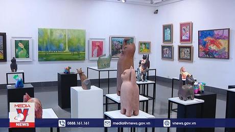 Độc lạ mèo du xuân