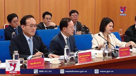 Bộ trưởng Bộ Tài chính làm việc với Tập đoàn Samsung Electronics