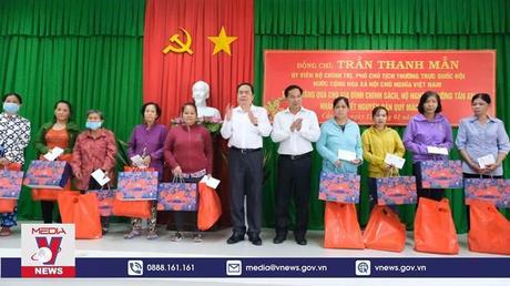 Đồng chí Trần Thanh Mẫn thăm, tặng quà Tết ở Cần Thơ