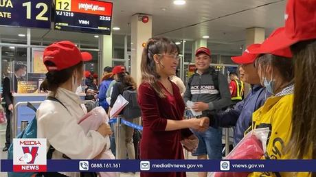 Những chuyến bay yêu thương đưa người lao động về quê đón Tết