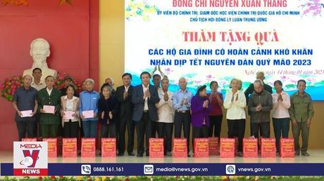Đồng chí Nguyễn Xuân Thắng thăm và tặng quà Tết tại Nghệ An