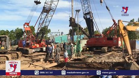 Khó khăn trong việc đưa thi thể bé Hạo Nam lên mặt đất 