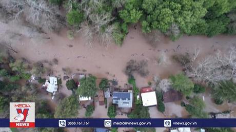 Bang California (Mỹ) hứng chịu bão mới