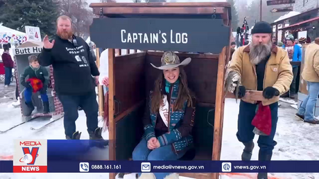 Vui nhộn cuộc đua “Toilet lộ thiên” ở Mỹ