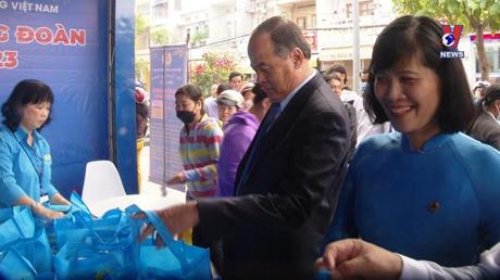 Truyền hình Công đoàn: Lãnh đạo Đảng, Nhà nước thăm, tặng quà CNLĐ