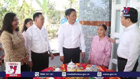 Trưởng Ban Kinh tế Trung ương chúc Tết tại Bến Tre