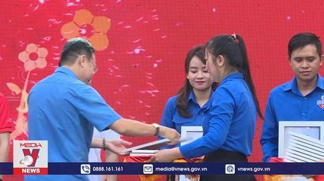 Chuyến xe mùa xuân đưa 1.500 công nhân về quê đón Tết