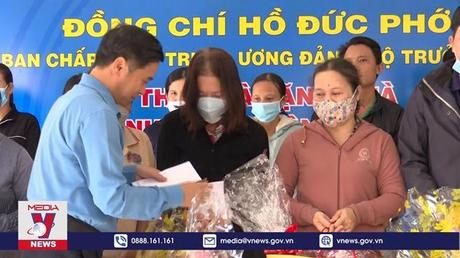 Tặng quà cho công nhân lao động dịp Tết Nguyên đán Qúy Mão