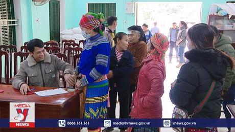 Cấp gạo dự trữ cho hộ nghèo đón Tết