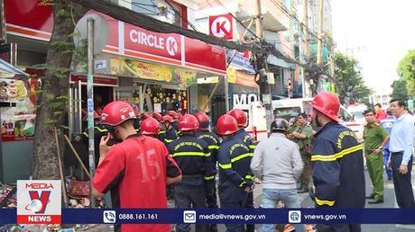 Sập sàn lầu cửa hàng tiện lợi, 1 người tử vong