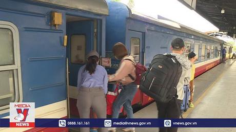 Ga Sài Gòn tấp nập khách về quê đón Tết