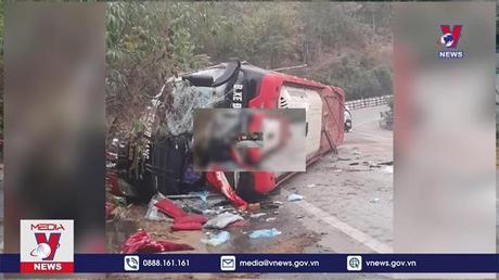 Xe ôtô khách gây tai nạn liên hoàn làm 5 người thương vong