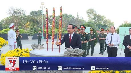 Tưởng nhớ Chủ tịch Hồ Chí Minh và các anh hùng, liệt sỹ