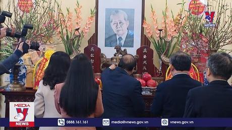 Chủ tịch nước Nguyễn Xuân Phúc dâng hương tưởng niệm Chủ tịch Hồ Chí Minh tại Nhà 67