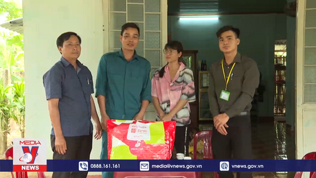 Mang không khí xuân về với bà con nghèo vùng biên