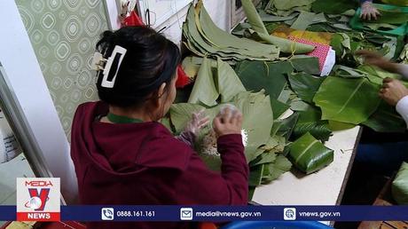 Nhộn nhịp dịch vụ gói bánh chưng bánh tét