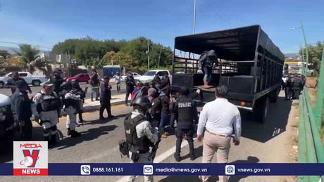 Mexico phát hiện 250 người di cư trong xe đầu kéo
