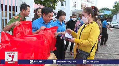 Chuyến xe nghĩa tình đưa công nhân về quê đón Tết