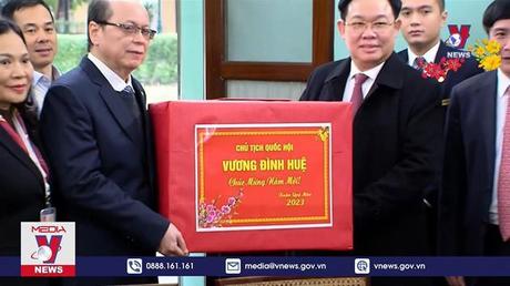 Chủ tịch Quốc hội dâng hương Chủ tịch Hồ Chí Minh