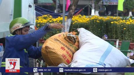 Tăng ca dọn rác đô thị Đà Nẵng ngày cuối năm