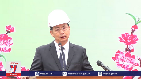 TKV đón tàu “xông cảng” và rót trên 41.000 tấn than