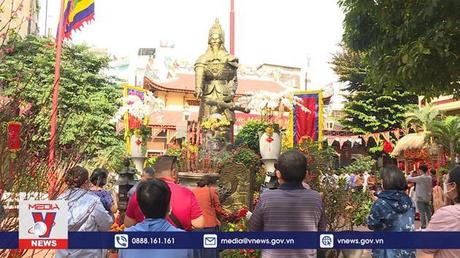 Đi lễ đầu năm ước nguyện an lành