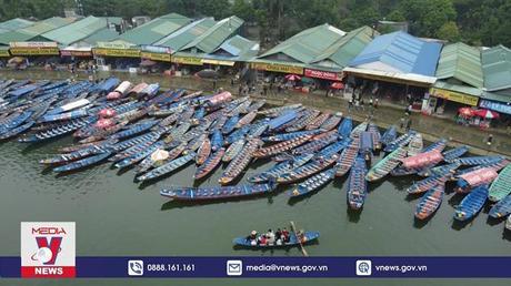 Mùng 2 Tết: Chùa Hương đón hơn 2 vạn khách