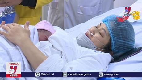 Gần 2.500 công dân tí hon chào đời trong ngày mùng 1 