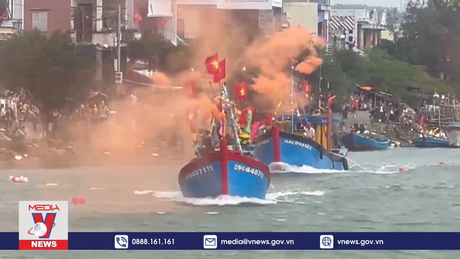 Ngư dân Quảng Ngãi ra quân khai thác hải sản đầu năm