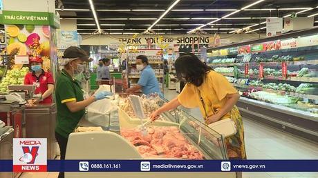 Siêu thị TP.HCM dồi dào hàng hóa đầu năm