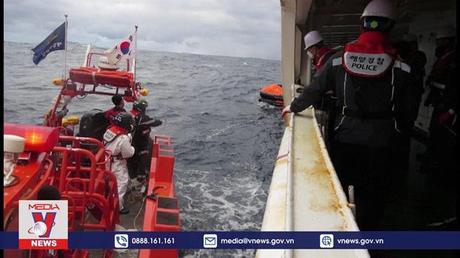 Lật tàu chở hàng ở vùng biển Tây Nam Nhật Bản