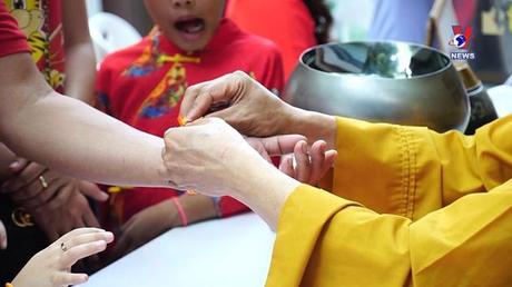 Nhịp cầu cộng đồng: Phong tục đón tết của gia đình người Việt tại Anh