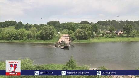 Phương Tây tăng cường cung cấp xe tăng cho Ukraine