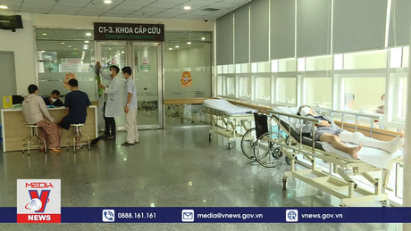 Y, bác sĩ trực xuyên Tết phục vụ bệnh nhân