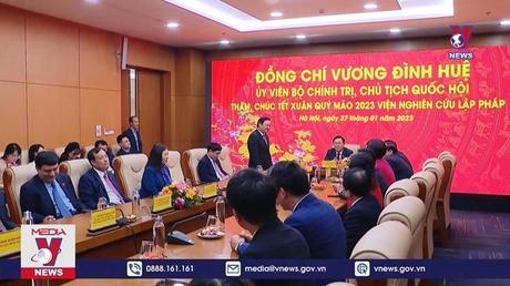 Chủ tịch Quốc hội thăm, chúc Tết tại Viện Nghiên cứu lập pháp