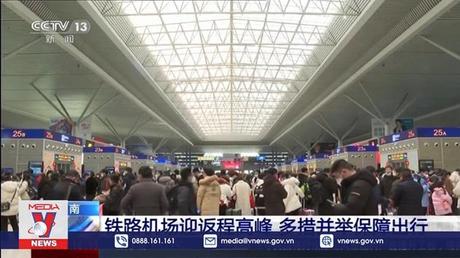 Người dân Trung Quốc trở lại thành phố sau Tết Nguyên đán