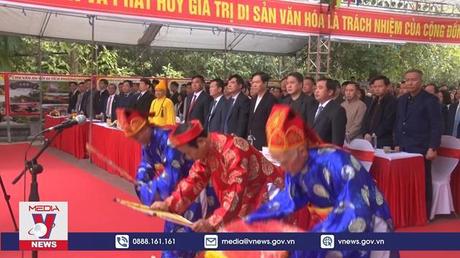 Khai bút đầu xuân tại Đền thờ thầy giáo Chu Văn An