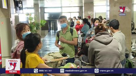 Sân bay Nội Bài và Tân Sơn Nhất vẫn đông khách