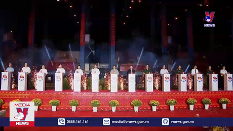 Thủ tướng dự lễ phát lệnh làm hàng đầu năm tại Cảng Tân Cảng – Cát Lái