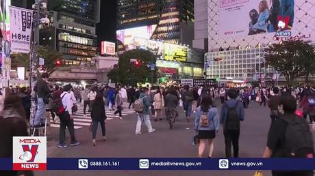 Người dân Nhật Bản tán thành hạ cấp độ dịch COVID-19