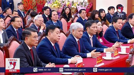 Tổng Bí thư Nguyễn Phú Trọng nhận Huy hiệu 55 năm tuổi Đảng 