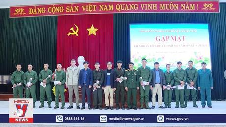 Thanh niên các dân tộc hăng hái nhập ngũ