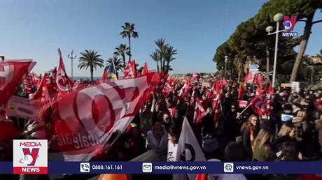 Thủ tướng Pháp nhượng bộ trong vấn đề cải cách lương hưu